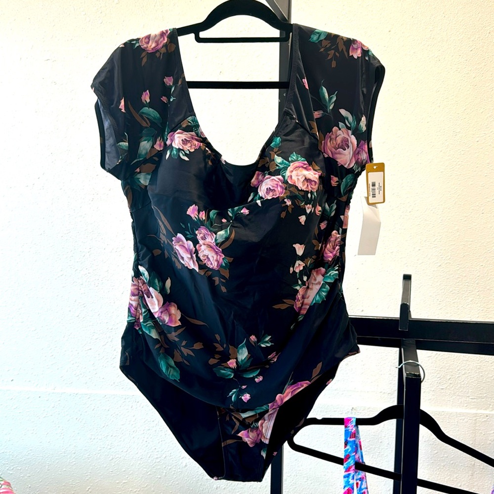 Meet.Curve multi-color V-Neckline Criss-Cross style one piece swimsuit size 2XL